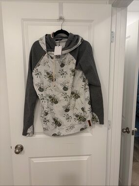 NWT AMPERSAND AVE Gray Floral Pullover Hoodie